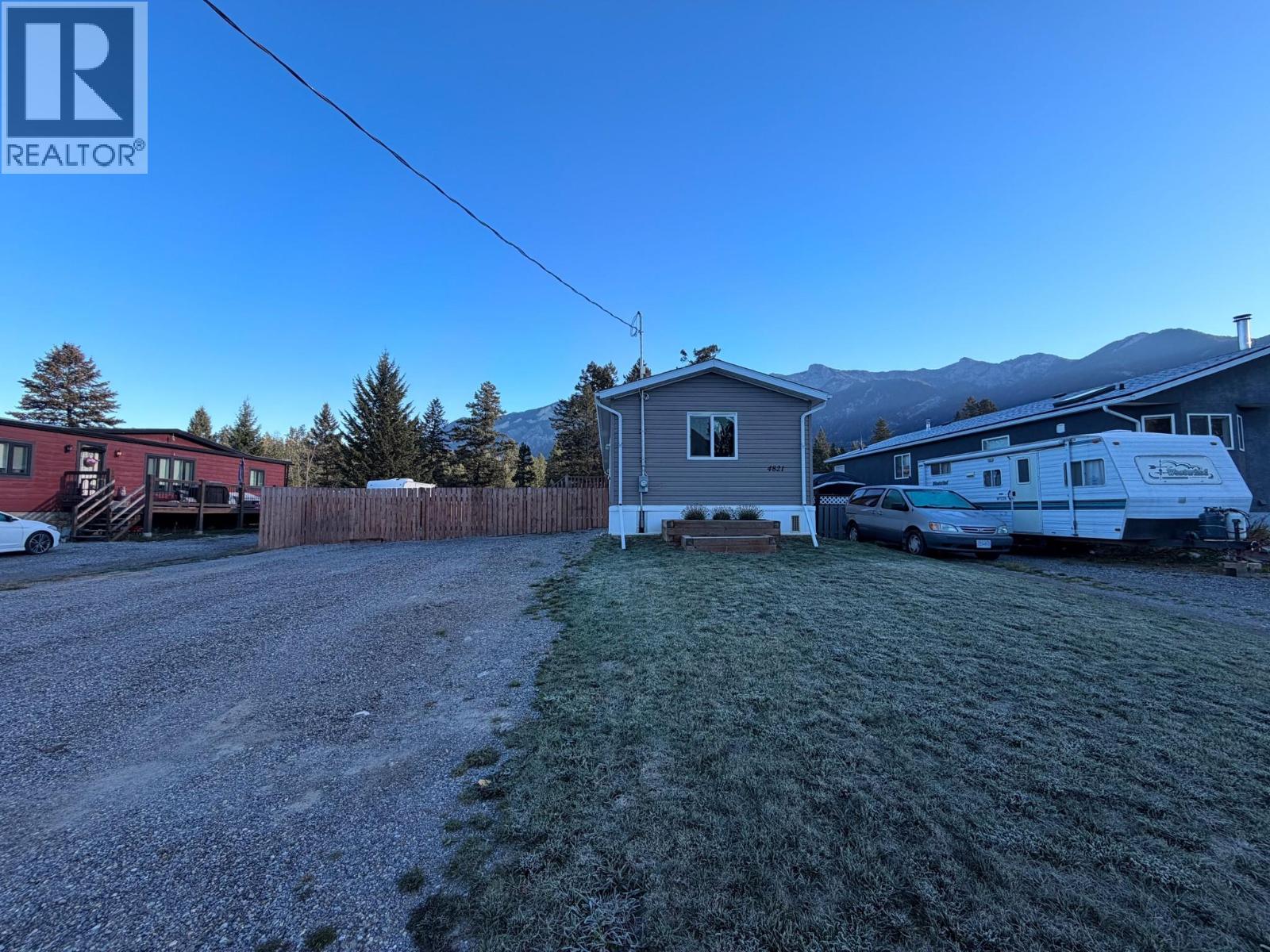 4821 CRESCENTWOOD Drive, Edgewater, British Columbia