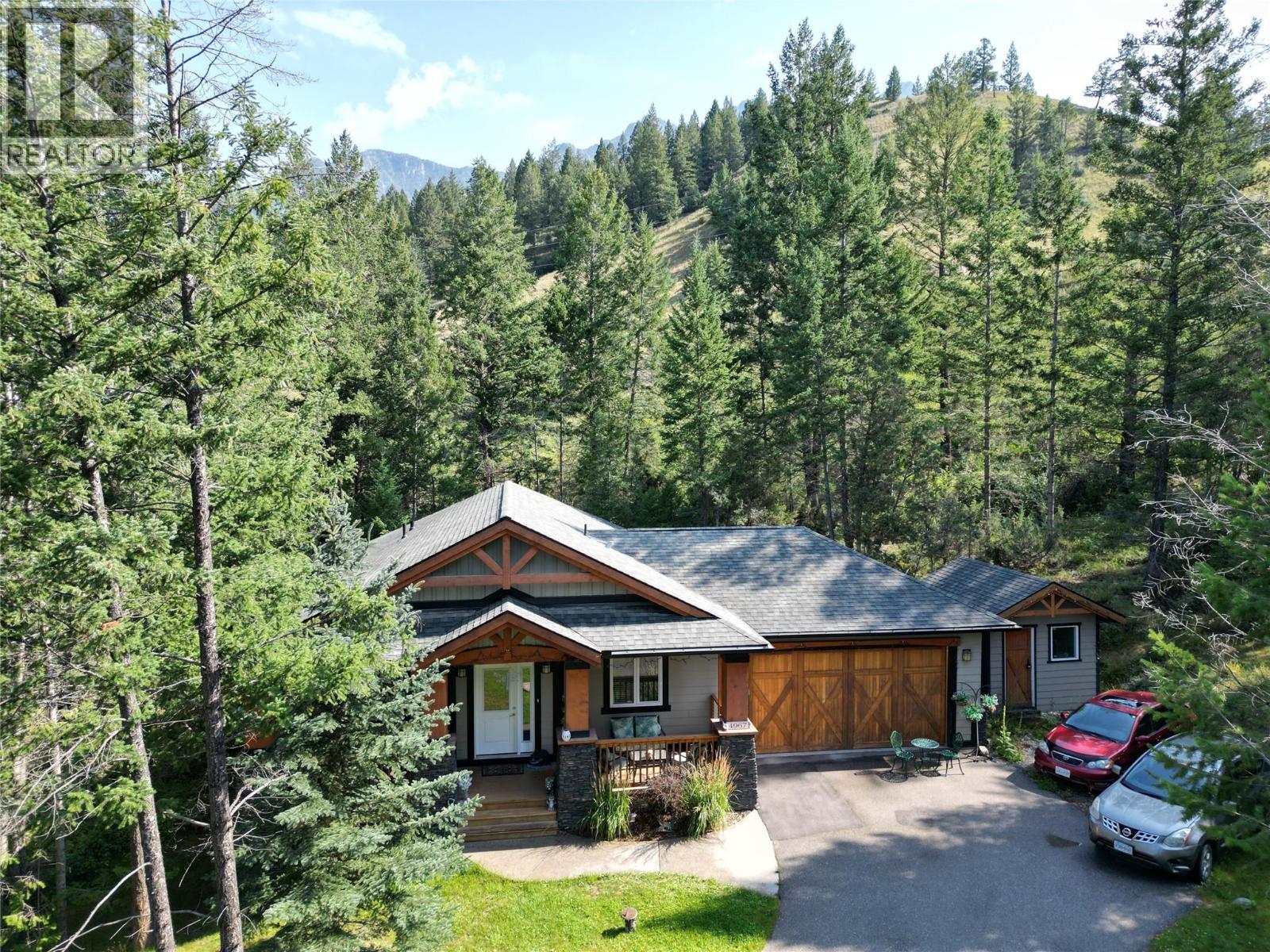 4967 Saddlewood Lane, Radium Hot Springs, British Columbia
