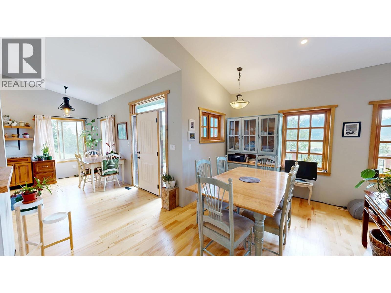 2660 95 Highway, Brisco, British Columbia  V0A 1B0 - Photo 11 - 10403277