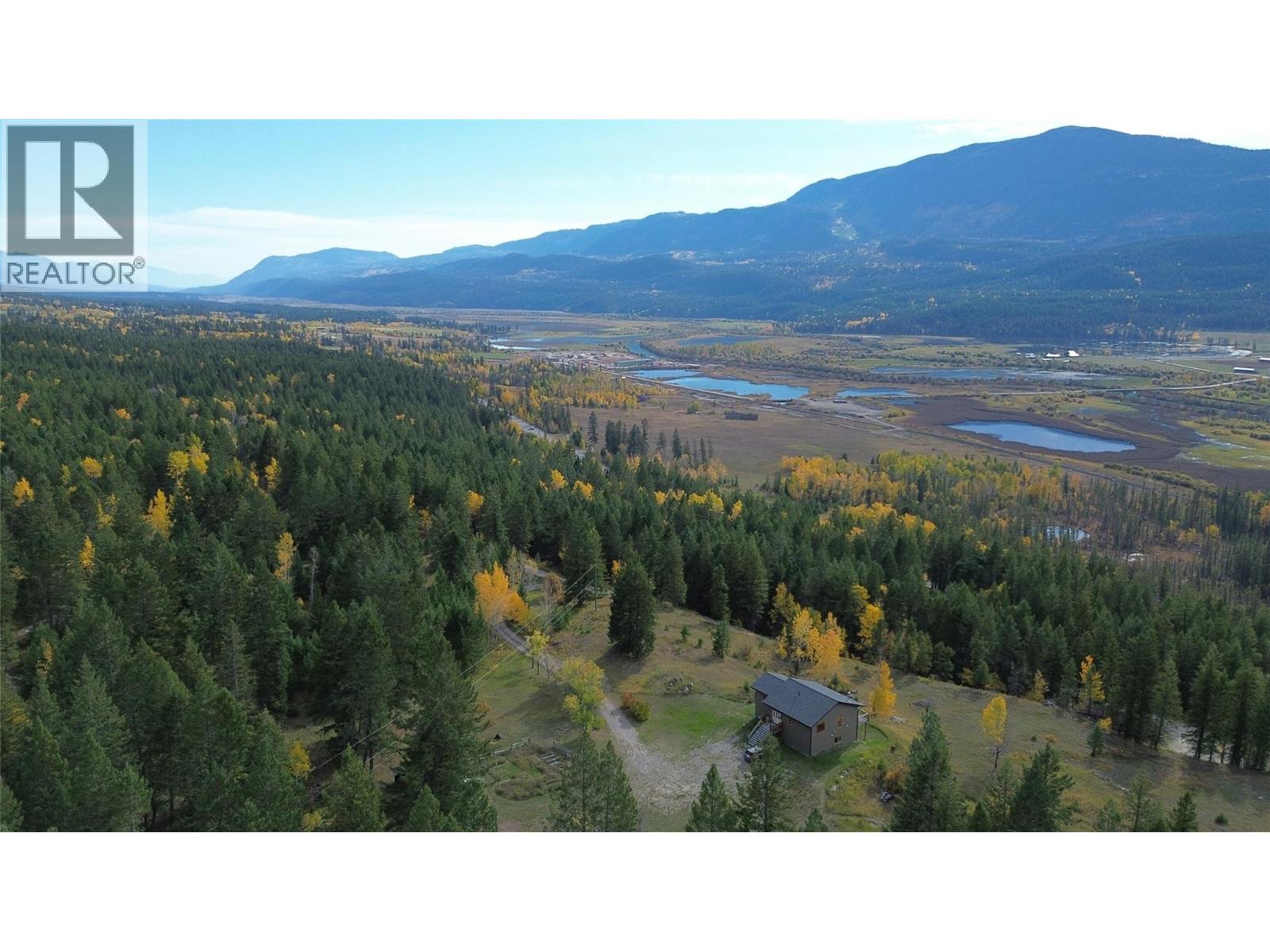 2660 95 Highway, Brisco, British Columbia  V0A 1B0 - Photo 2 - 10403277