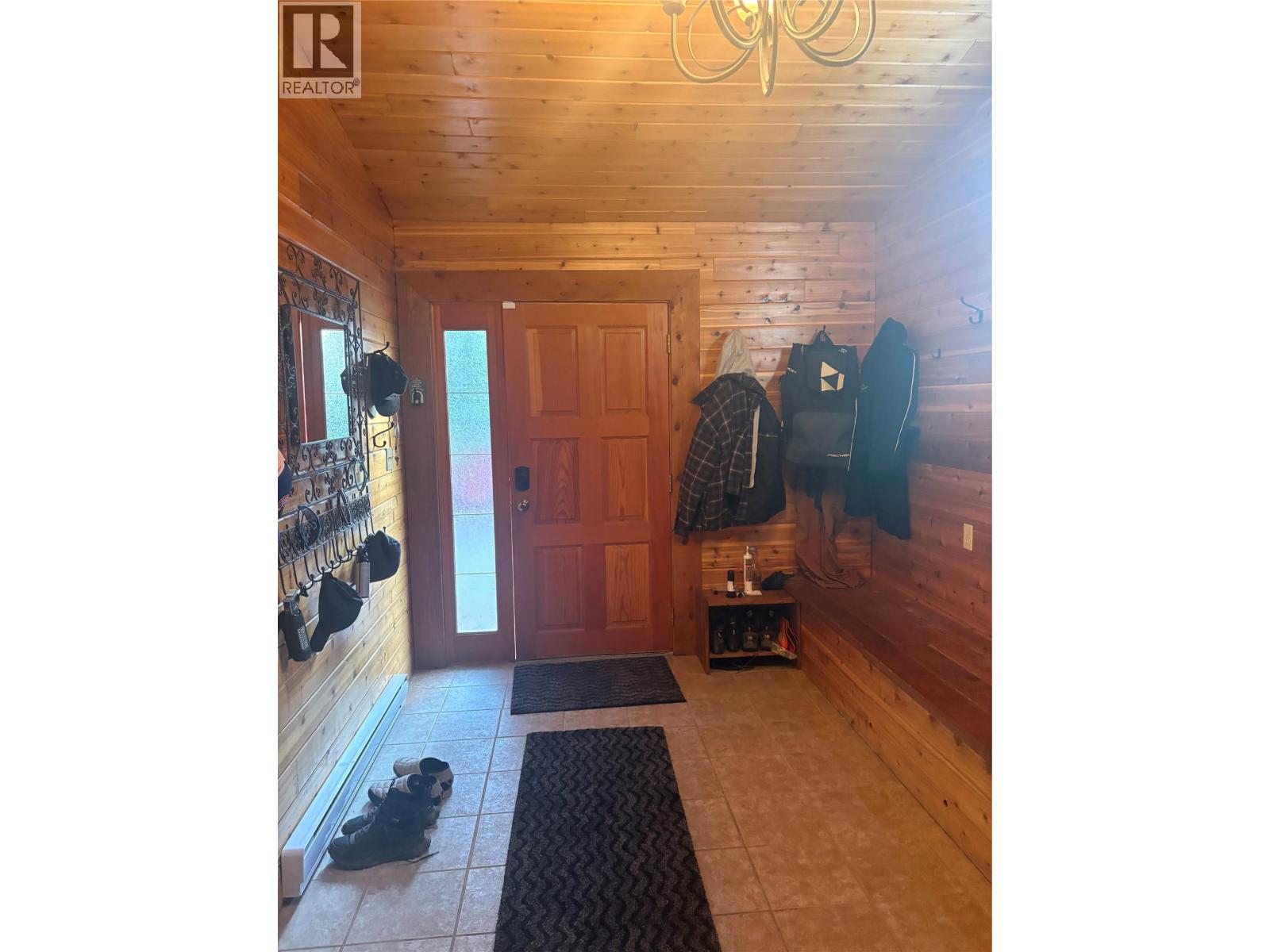 2143 Panorama Drive, Panorama, British Columbia  V0A 1T0 - Photo 2 - 10403262
