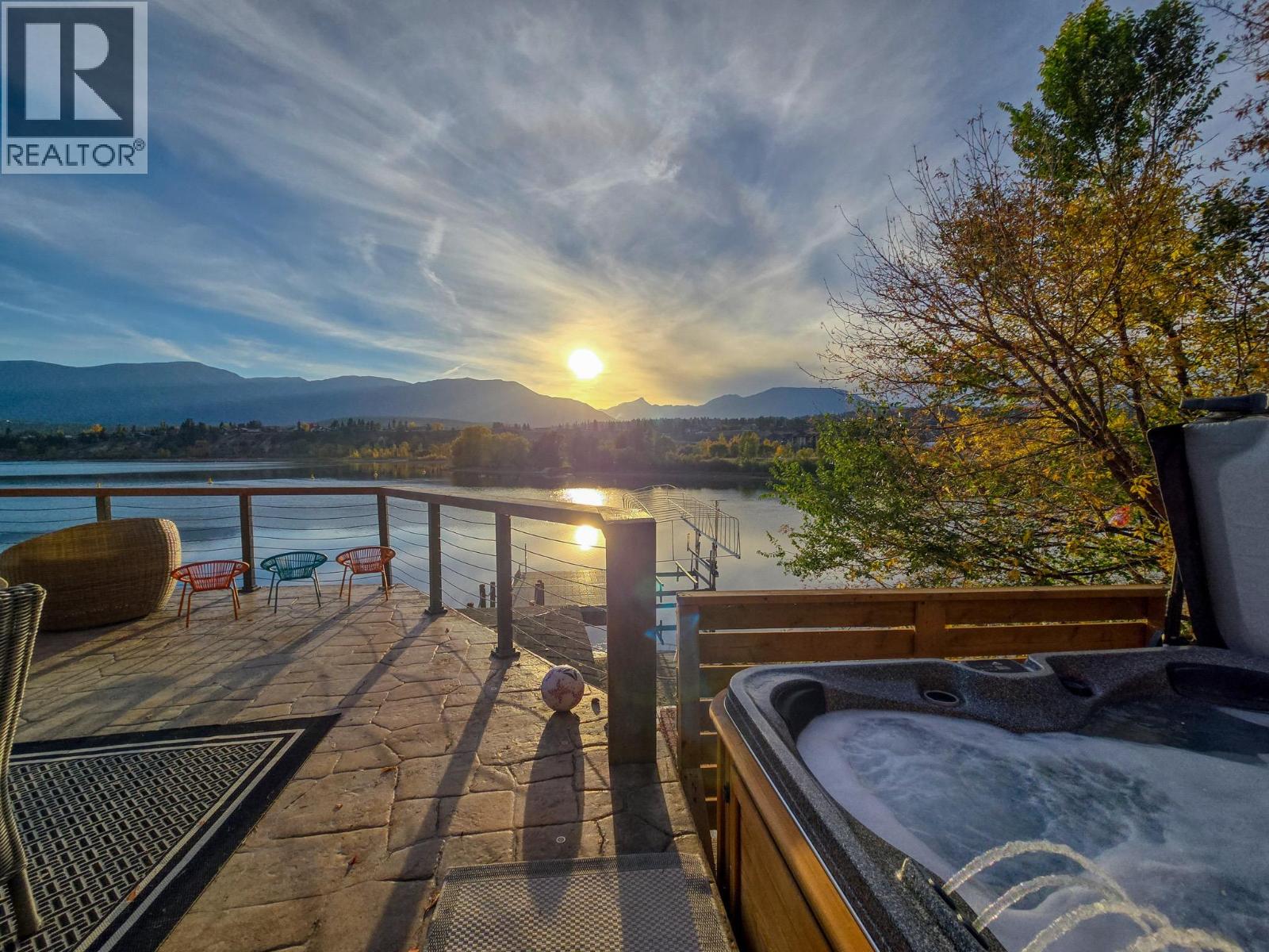 449 Lakeview Place, Invermere, British Columbia  V0A 1K3 - Photo 3 - 10403144