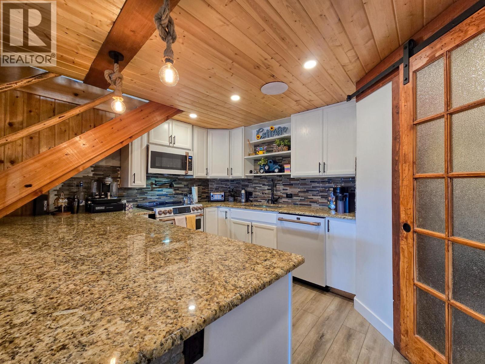 449 Lakeview Place, Invermere, British Columbia  V0A 1K3 - Photo 39 - 10403144