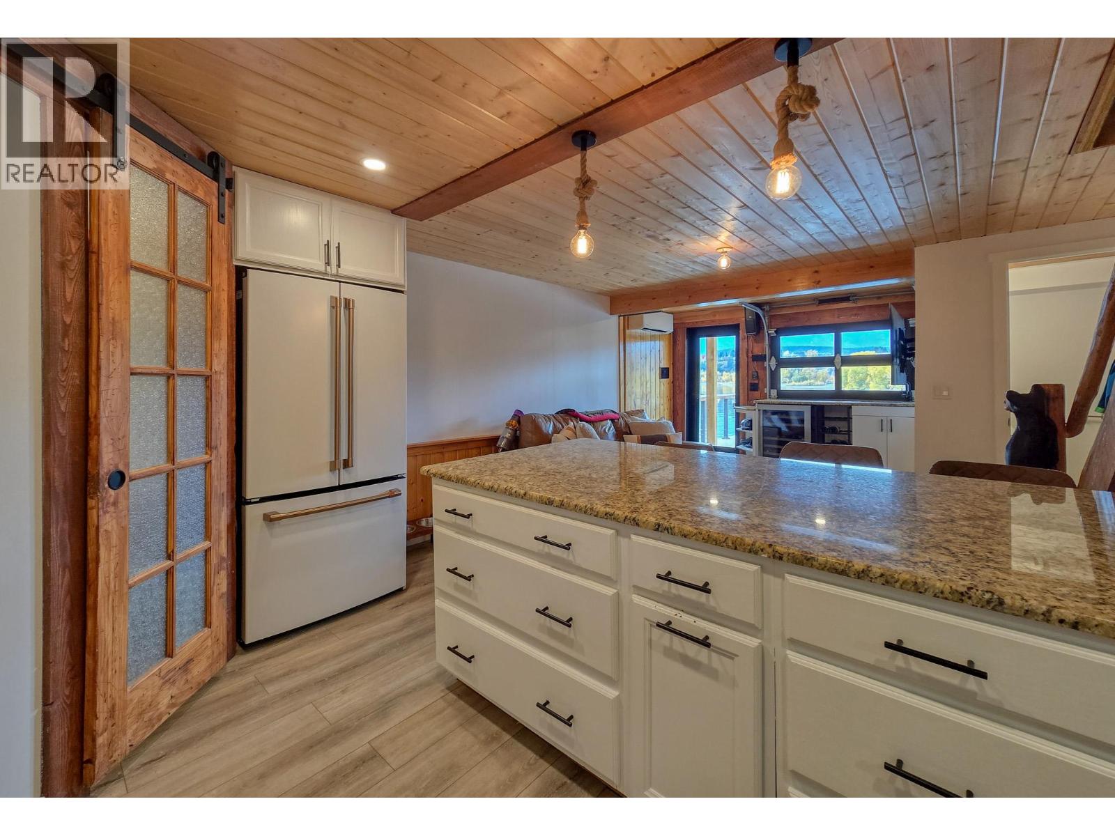 449 Lakeview Place, Invermere, British Columbia  V0A 1K3 - Photo 42 - 10403144