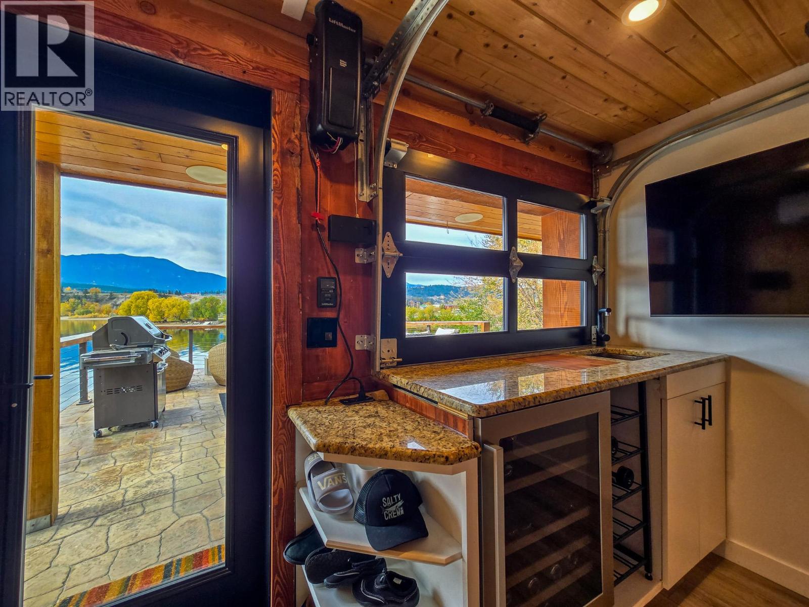 449 Lakeview Place, Invermere, British Columbia  V0A 1K3 - Photo 45 - 10403144