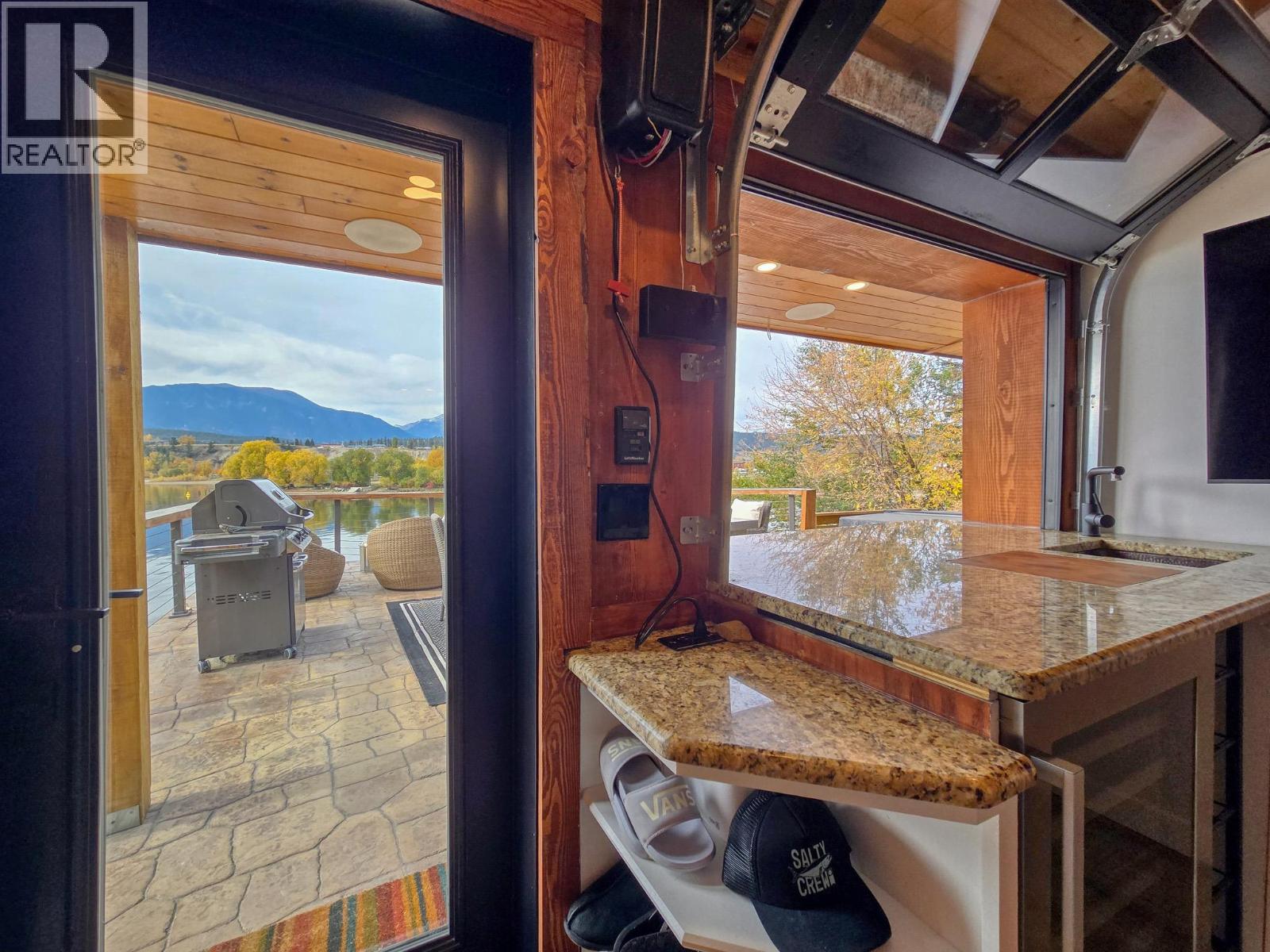 449 Lakeview Place, Invermere, British Columbia  V0A 1K3 - Photo 46 - 10403144