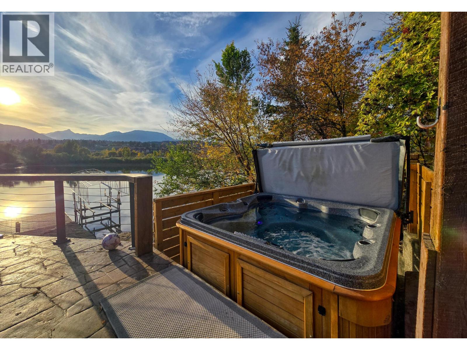 449 Lakeview Place, Invermere, British Columbia  V0A 1K3 - Photo 54 - 10403144