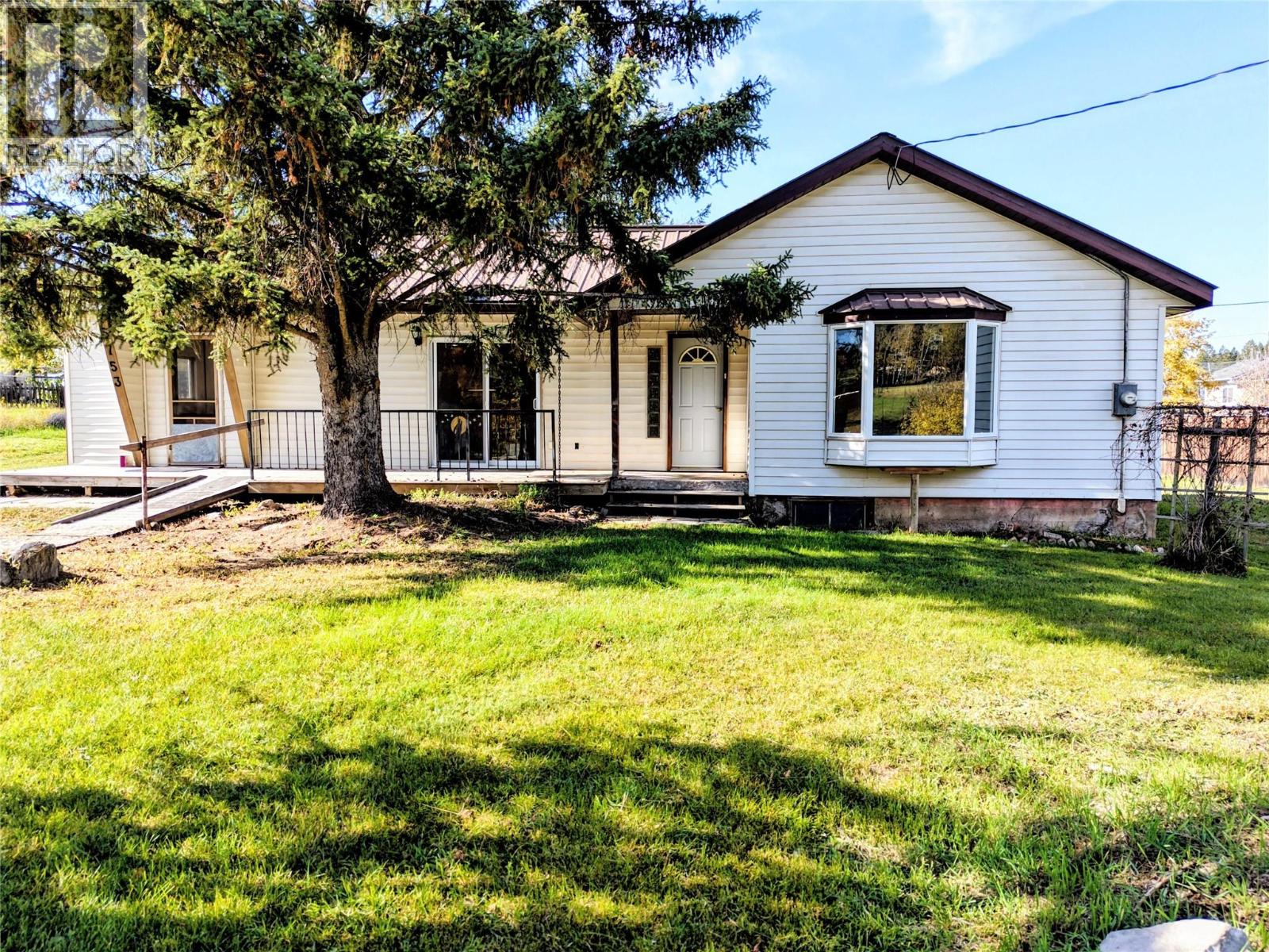 5753 Columbia Avenue, Edgewater, British Columbia