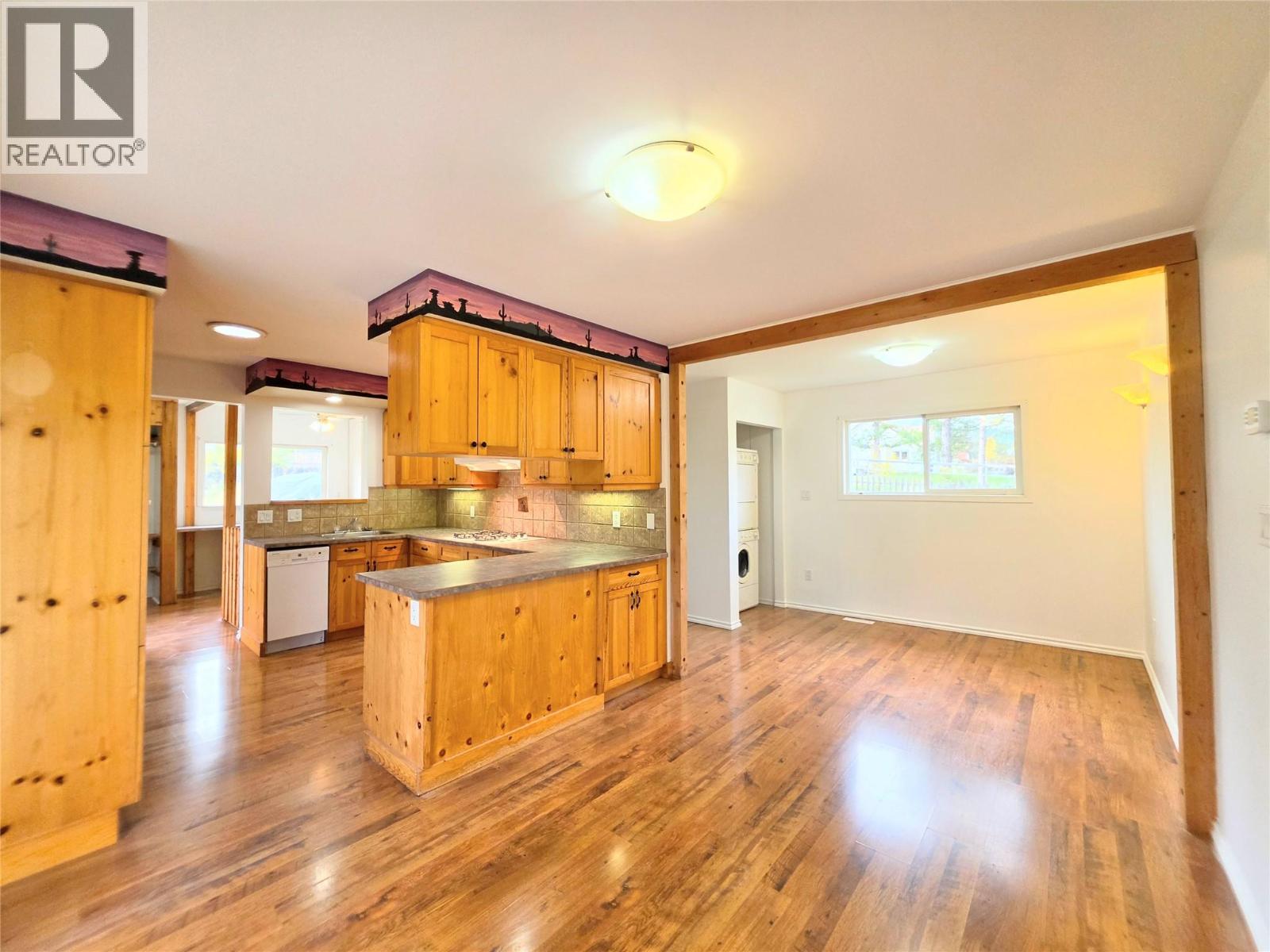 5753 Columbia Avenue, Edgewater, British Columbia  V0A 1E0 - Photo 10 - 10403572