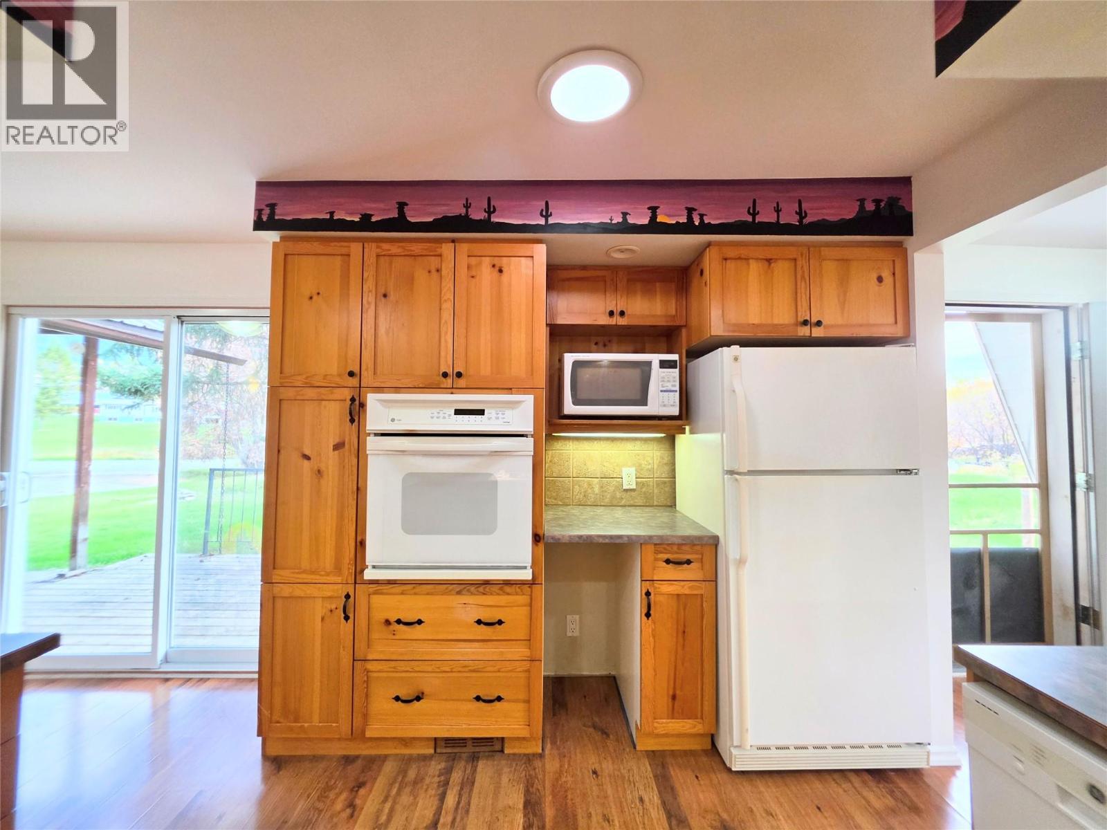 5753 Columbia Avenue, Edgewater, British Columbia  V0A 1E0 - Photo 17 - 10403572