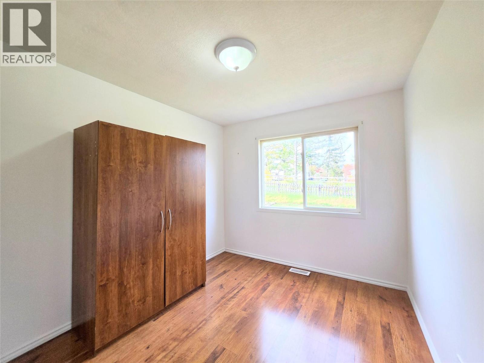 5753 Columbia Avenue, Edgewater, British Columbia  V0A 1E0 - Photo 8 - 10403572