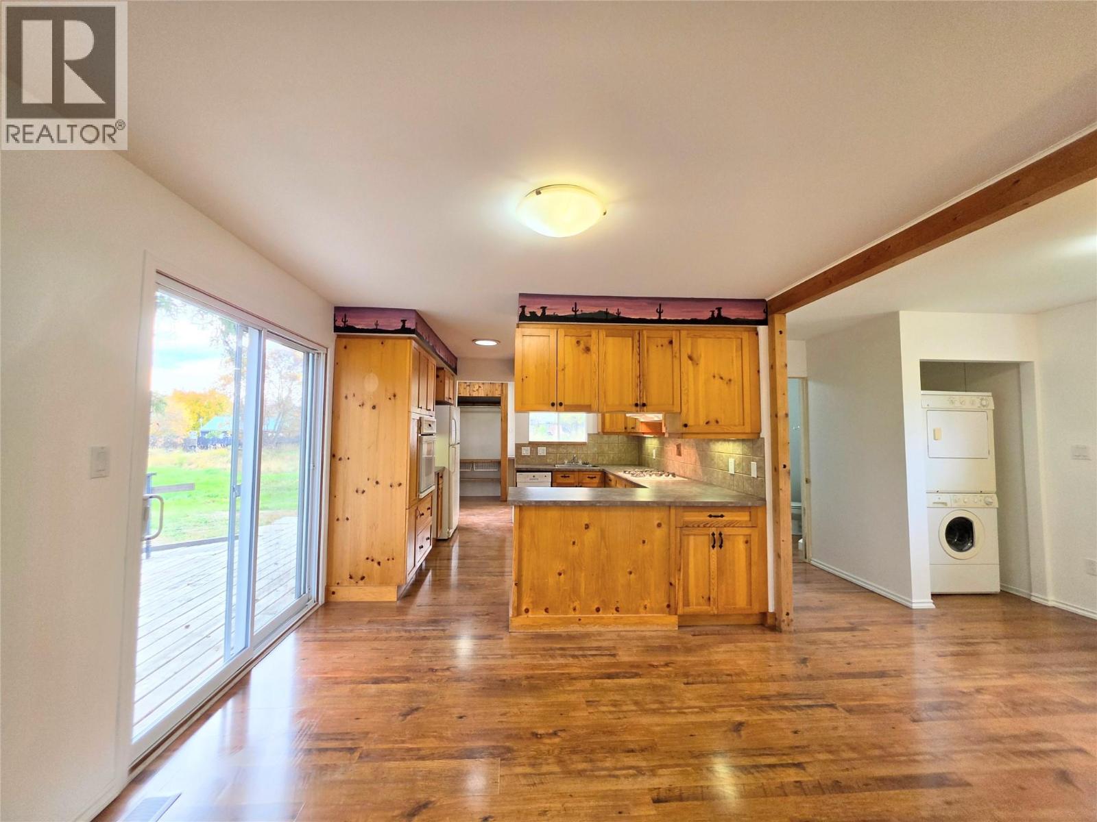 5753 Columbia Avenue, Edgewater, British Columbia  V0A 1E0 - Photo 9 - 10403572