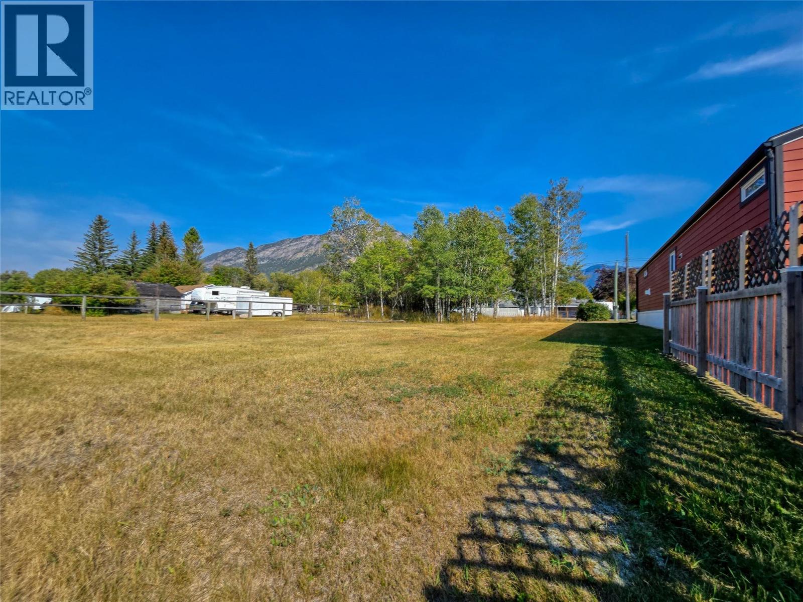 8913 Shaughnessy Street, Canal Flats, British Columbia  V0A 1E0 - Photo 9 - 10403769