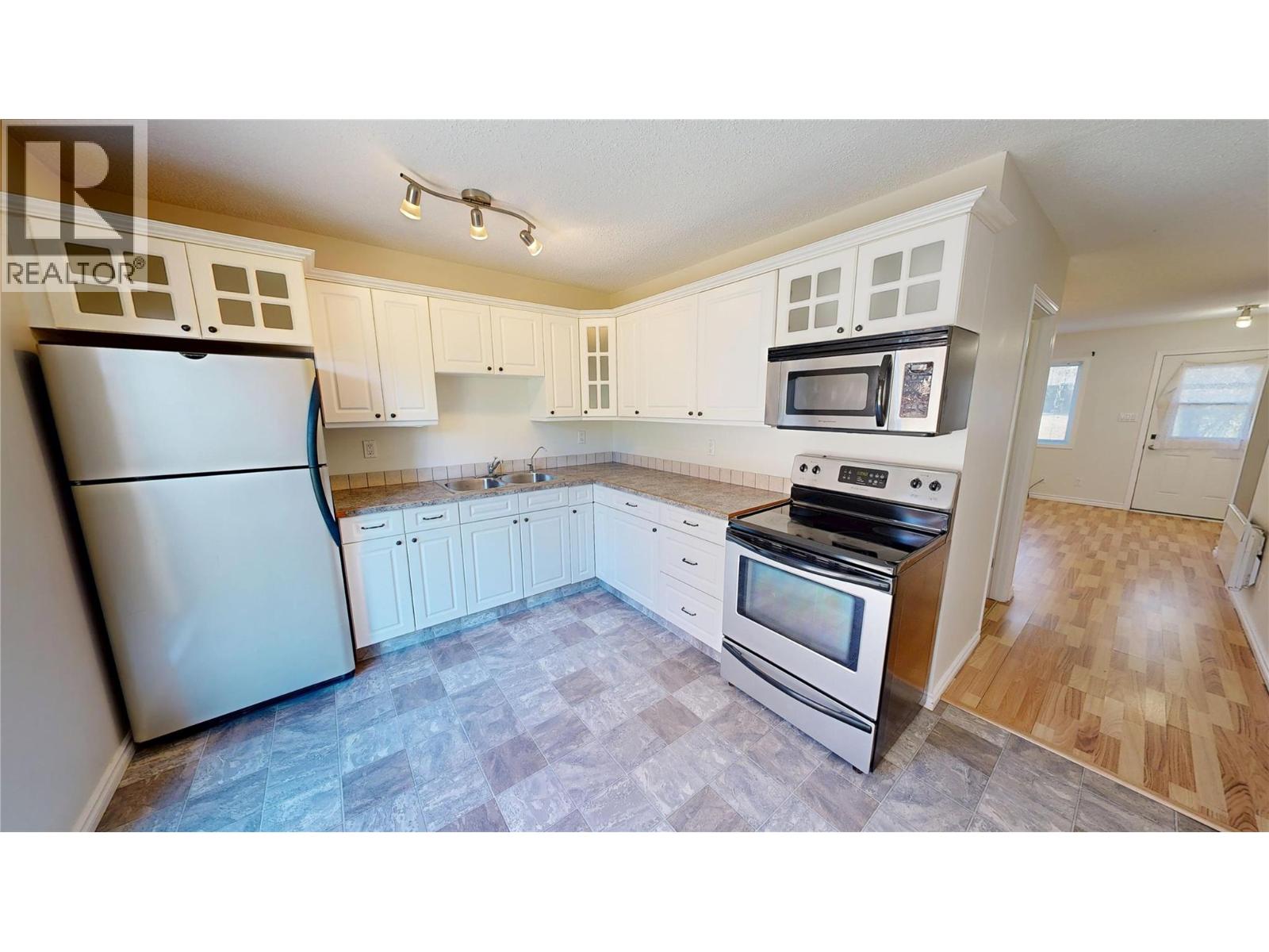 5775 Columbia Road, Edgewater, British Columbia  V0A 1E0 - Photo 9 - 10403693