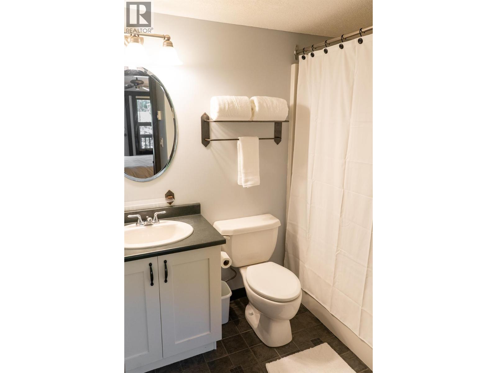 2070 Summit Drive Drive Unit# 306, Panorama, British Columbia  V0A 1T0 - Photo 12 - 10403928