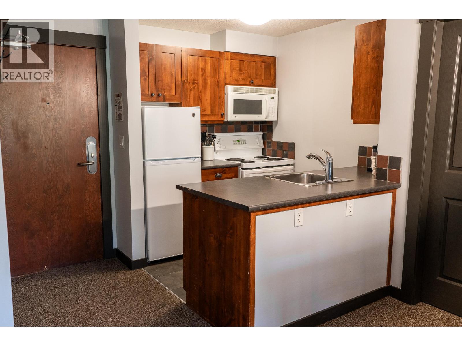 2070 Summit Drive Drive Unit# 306, Panorama, British Columbia  V0A 1T0 - Photo 5 - 10403928