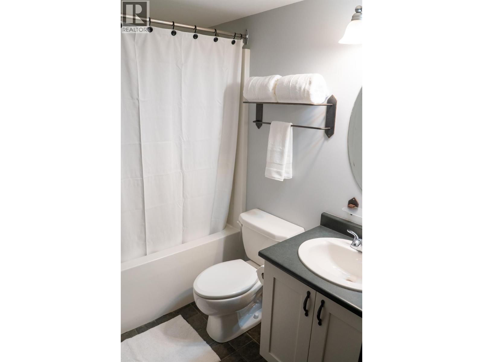 2070 Summit Drive Drive Unit# 306, Panorama, British Columbia  V0A 1T0 - Photo 7 - 10403928