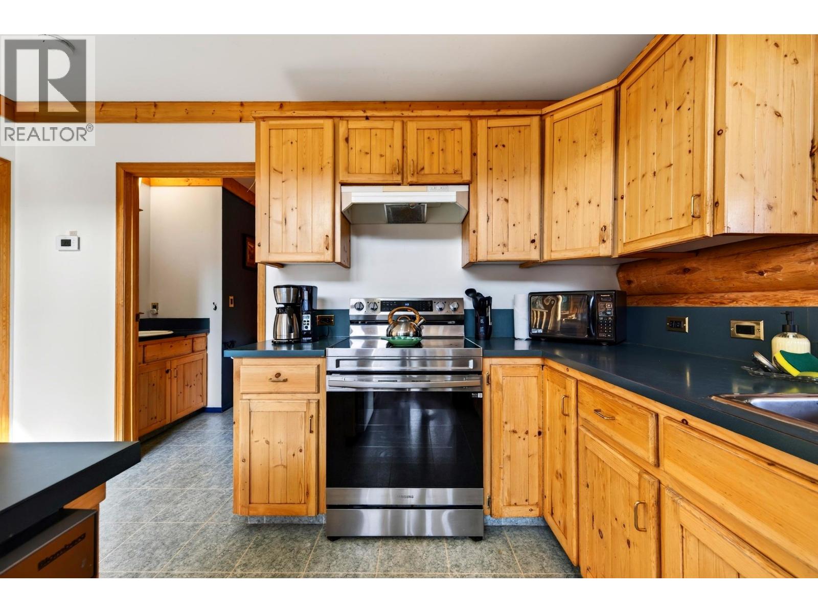 2405 95 Highway, Golden, British Columbia  V0A 1H0 - Photo 36 - 10403910