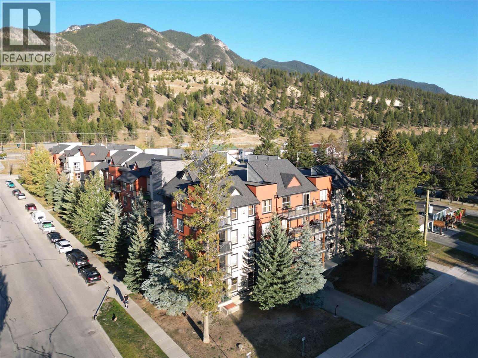 4874 Stanley Street Unit# 2302, Radium Hot Springs, British Columbia  V0A 1M0 - Photo 2 - 10404320