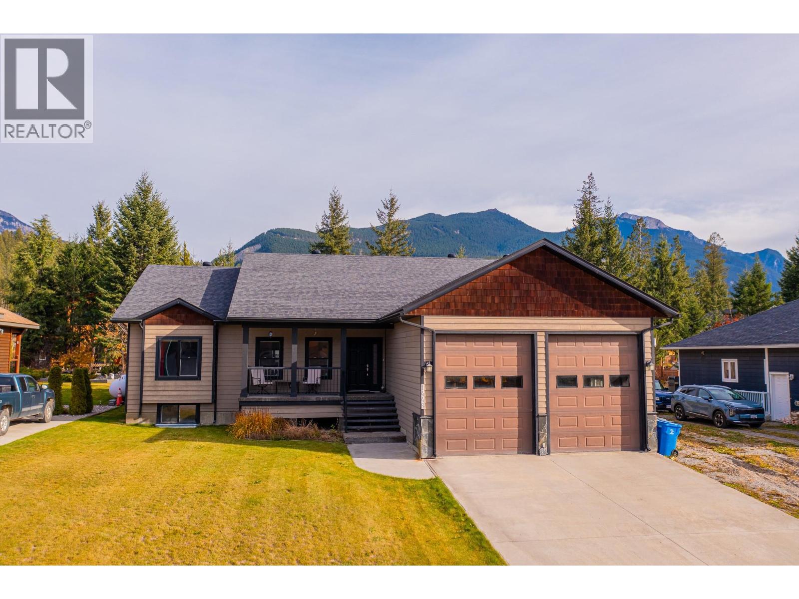 1448 Hemlock Street, Golden, British Columbia
