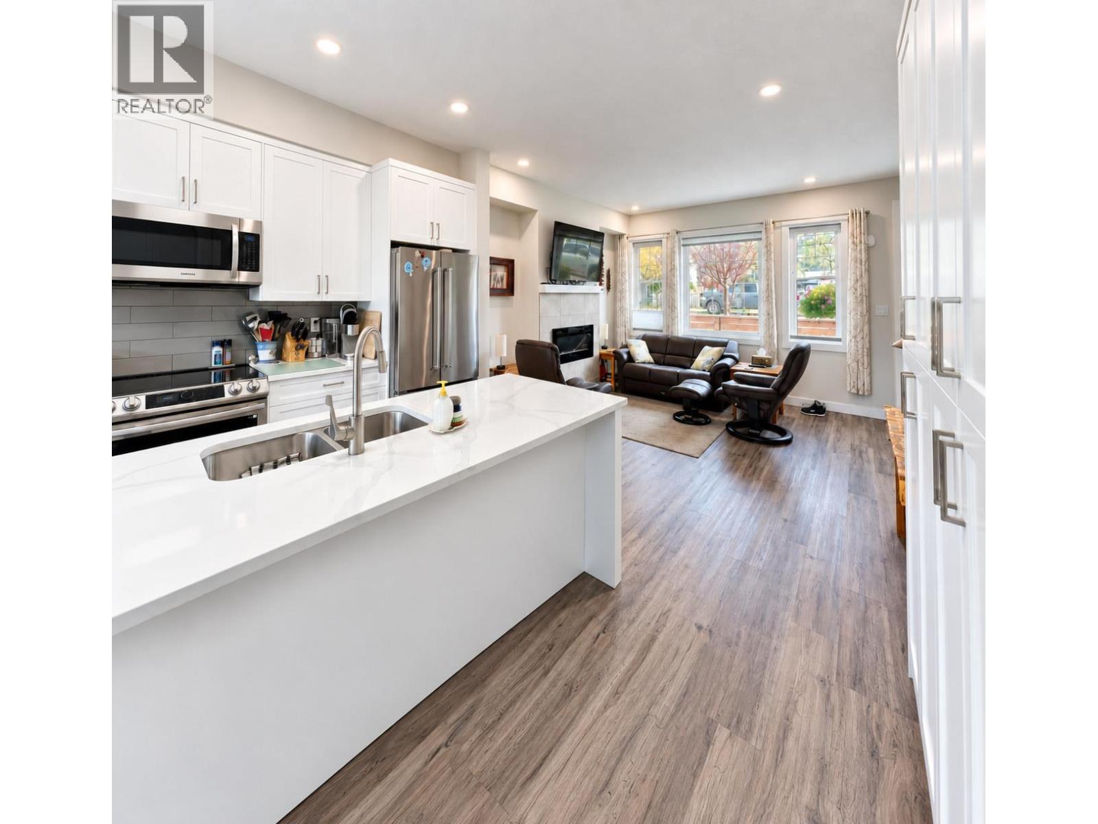 810 6th Avenue Unit# 2, Invermere, British Columbia  V0A 1K0 - Photo 2 - 10404140