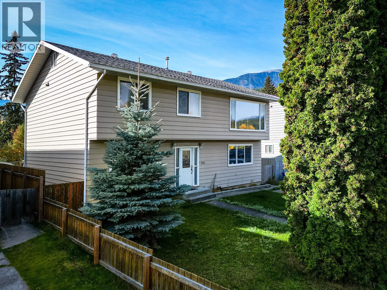 526 12th Street, Golden, British Columbia  V0A 1H0 - Photo 2 - 10403445