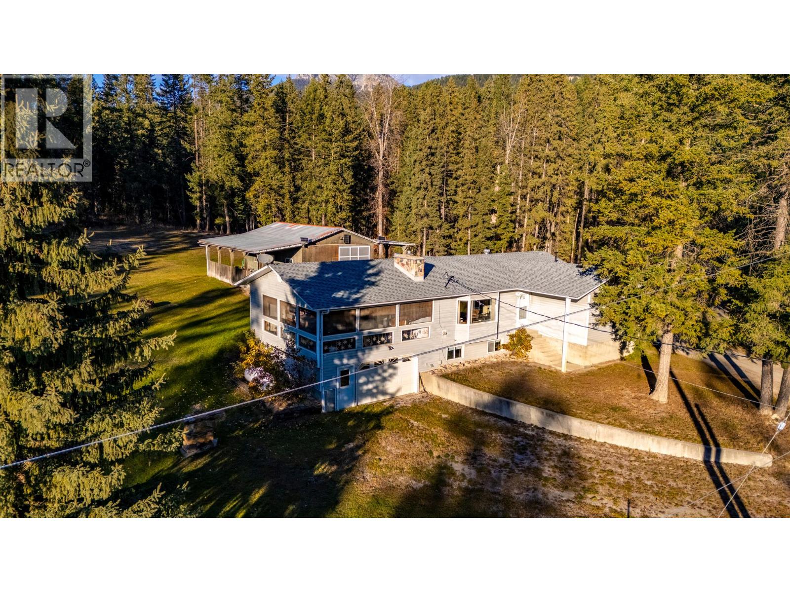 532 HIETALA Road, Golden, British Columbia