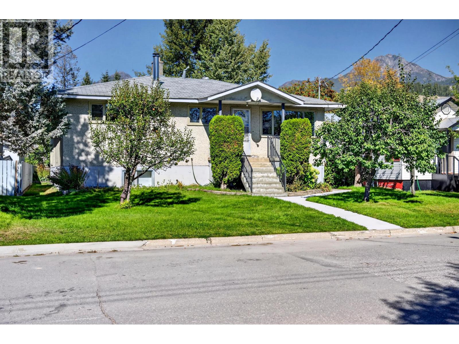 917 10th Street S, Golden, British Columbia