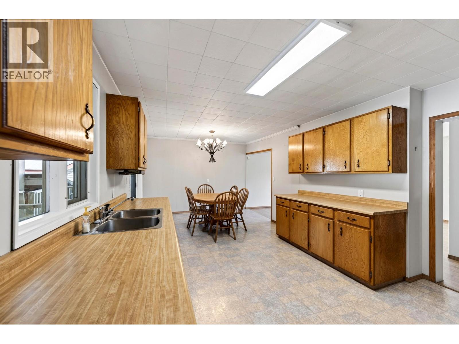 917 10th Street S, Golden, British Columbia  V0A 1H0 - Photo 11 - 10404746