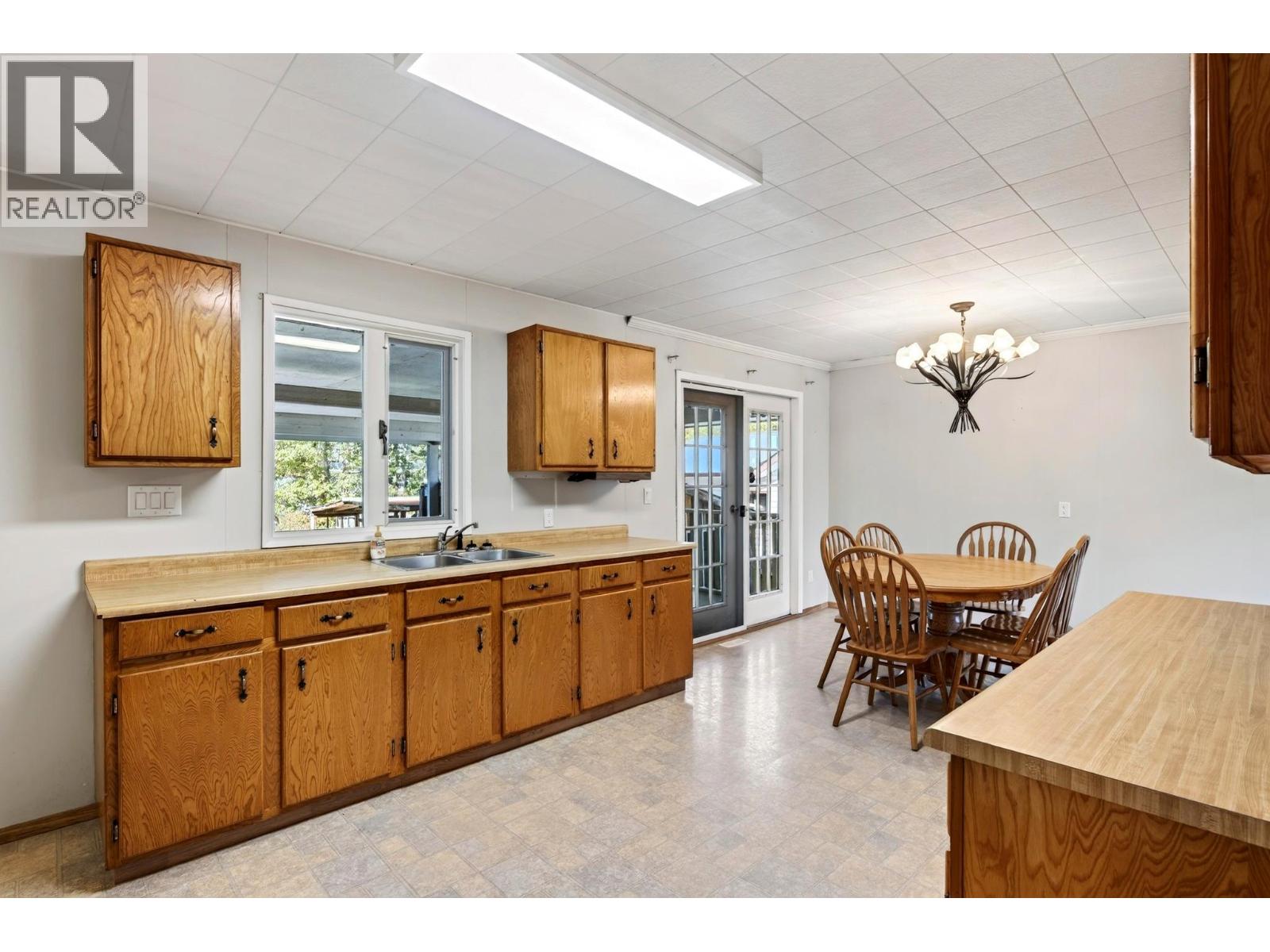 917 10th Street S, Golden, British Columbia  V0A 1H0 - Photo 12 - 10404746