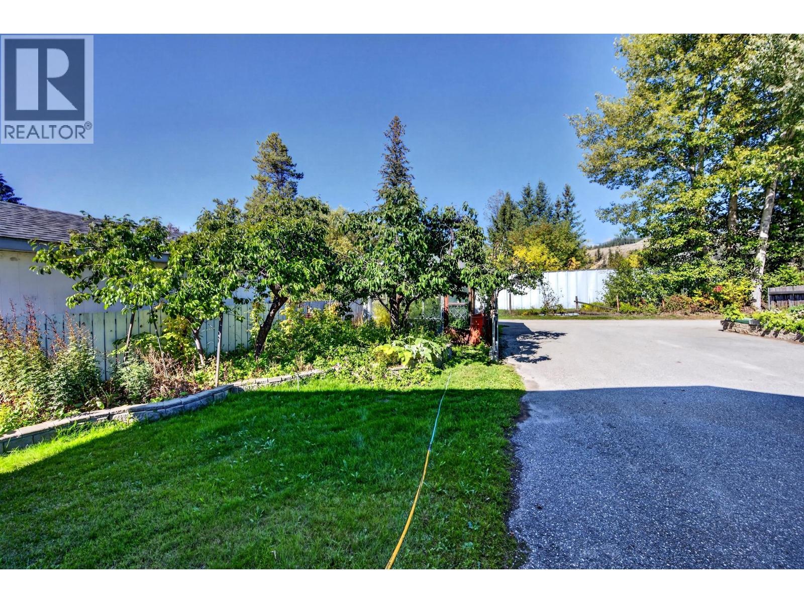 917 10th Street S, Golden, British Columbia  V0A 1H0 - Photo 3 - 10404746