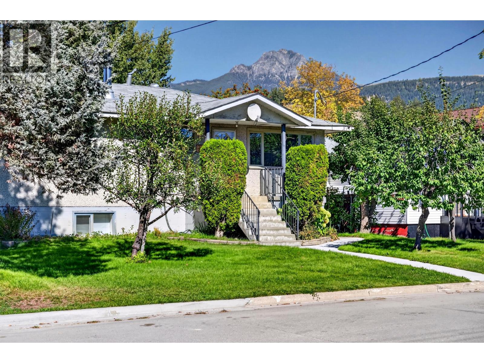 917 10th Street S, Golden, British Columbia  V0A 1H0 - Photo 32 - 10404746