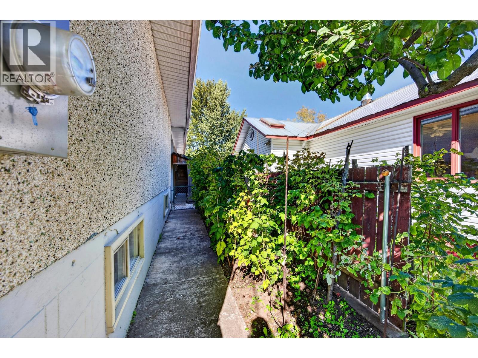 917 10th Street S, Golden, British Columbia  V0A 1H0 - Photo 46 - 10404746