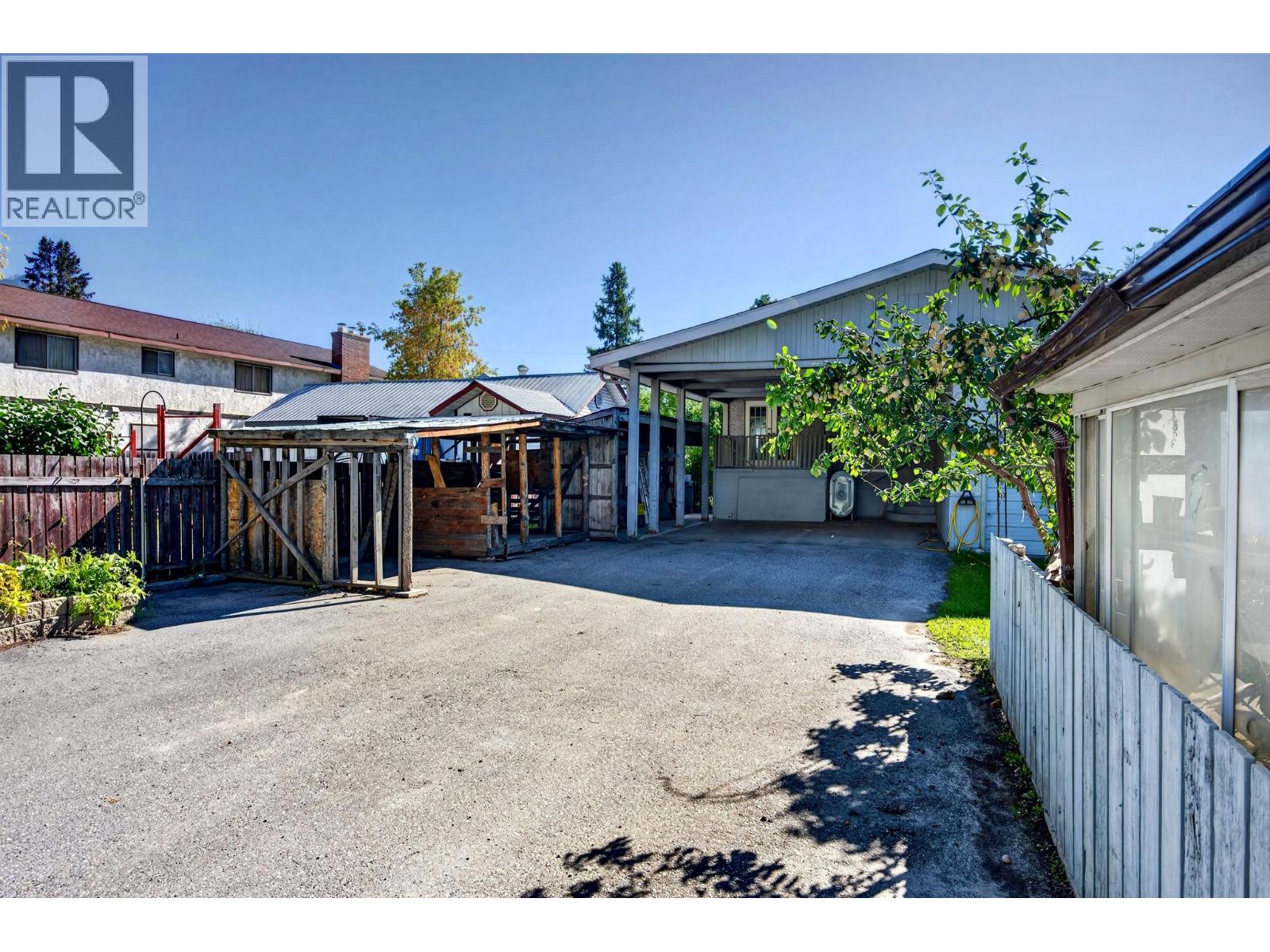 917 10th Street S, Golden, British Columbia  V0A 1H0 - Photo 6 - 10404746