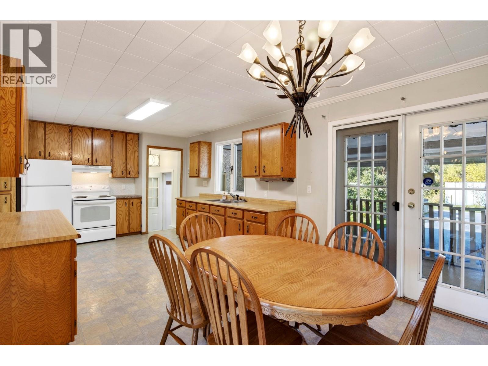 917 10th Street S, Golden, British Columbia  V0A 1H0 - Photo 8 - 10404746