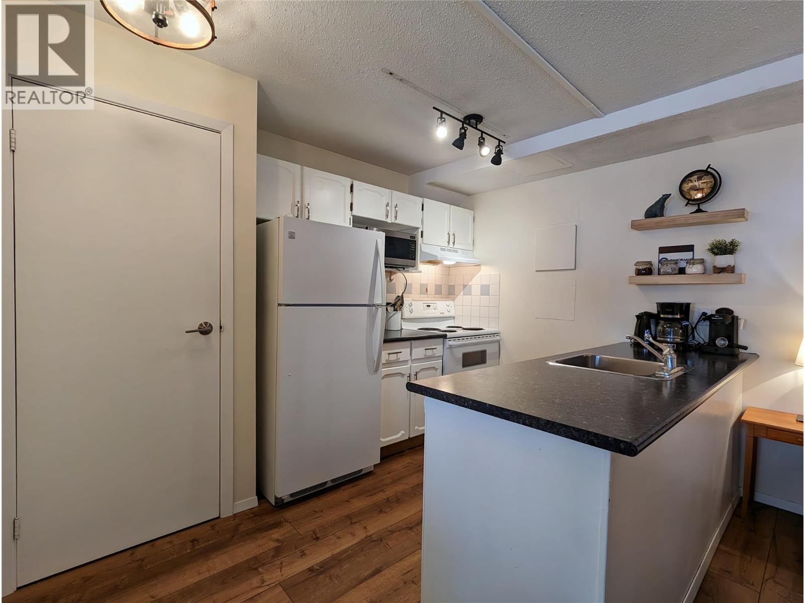 2030 Panorama Drive Unit# 806, Panorama Mountain, British Columbia  V0A 1T0 - Photo 6 - 10404693