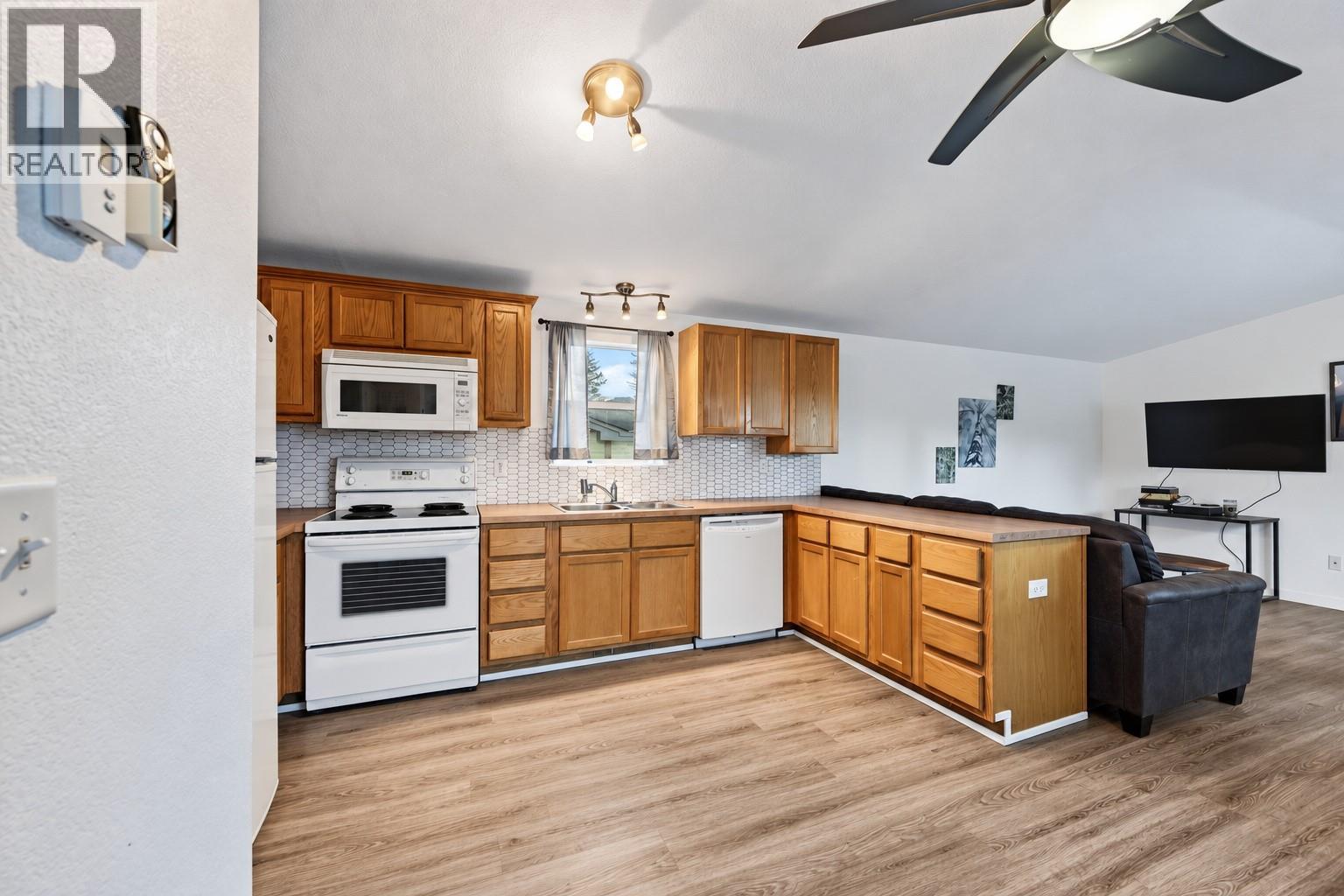 686 Almberg Road Unit# 41, Golden, British Columbia  V0A 1H2 - Photo 4 - 10404991