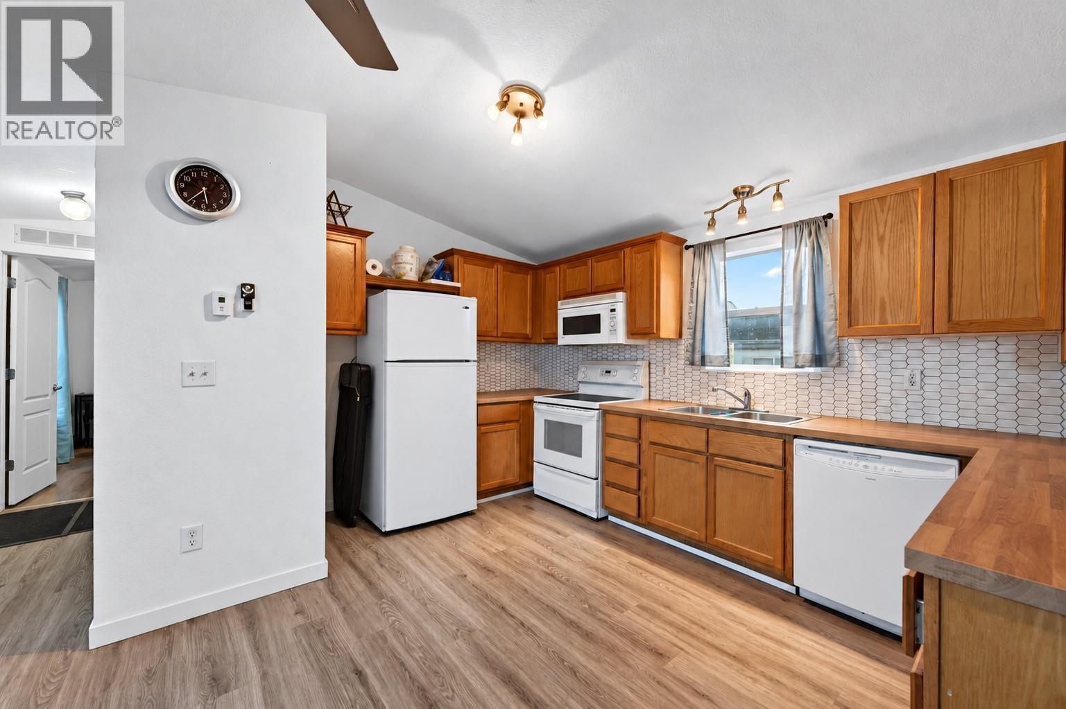 686 Almberg Road Unit# 41, Golden, British Columbia  V0A 1H2 - Photo 6 - 10404991